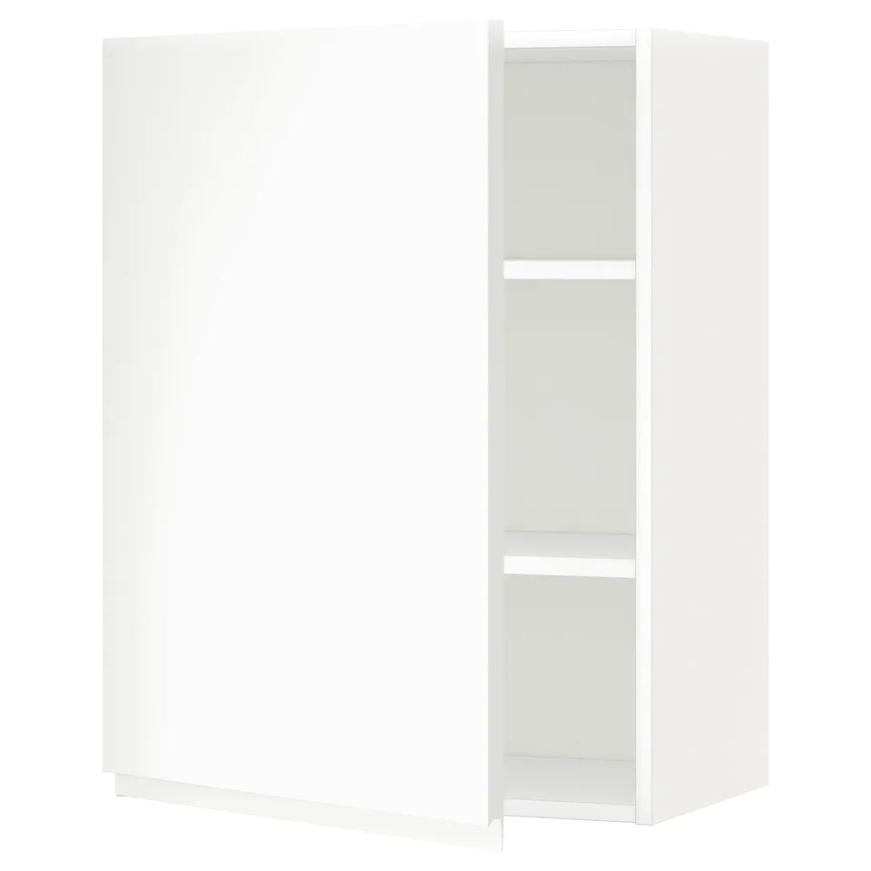 White METOD kitchen cabinet with adjustable shelves.