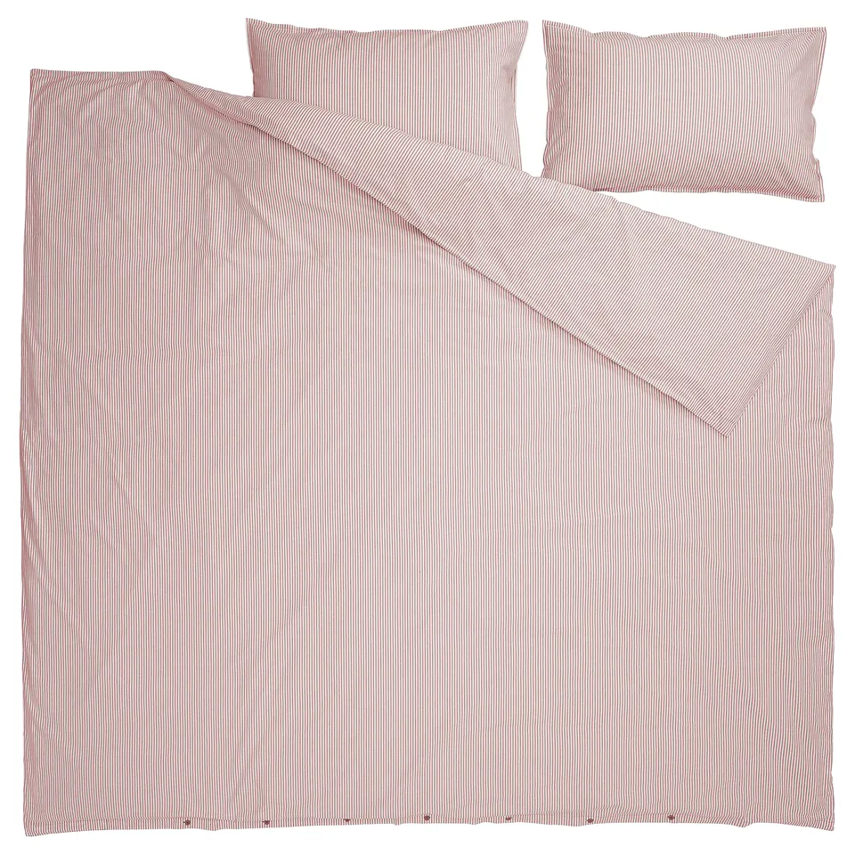 Striped red and white bedding set, featuring flat and pillows. Made from recycled cotton.