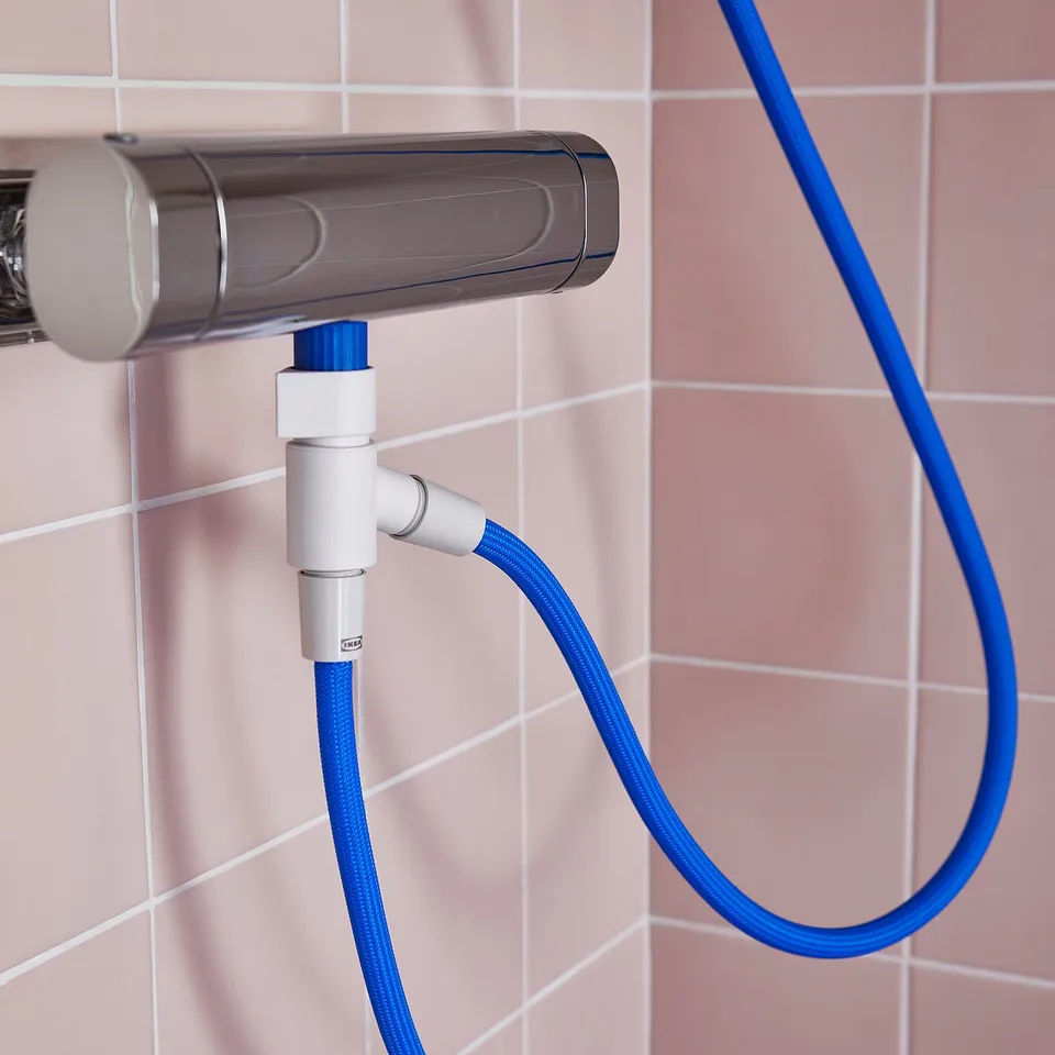 BERGVATTNET diverter, blue hose. Attaches to shower, collects cold water. Discreet, wall-mounted, compact design.