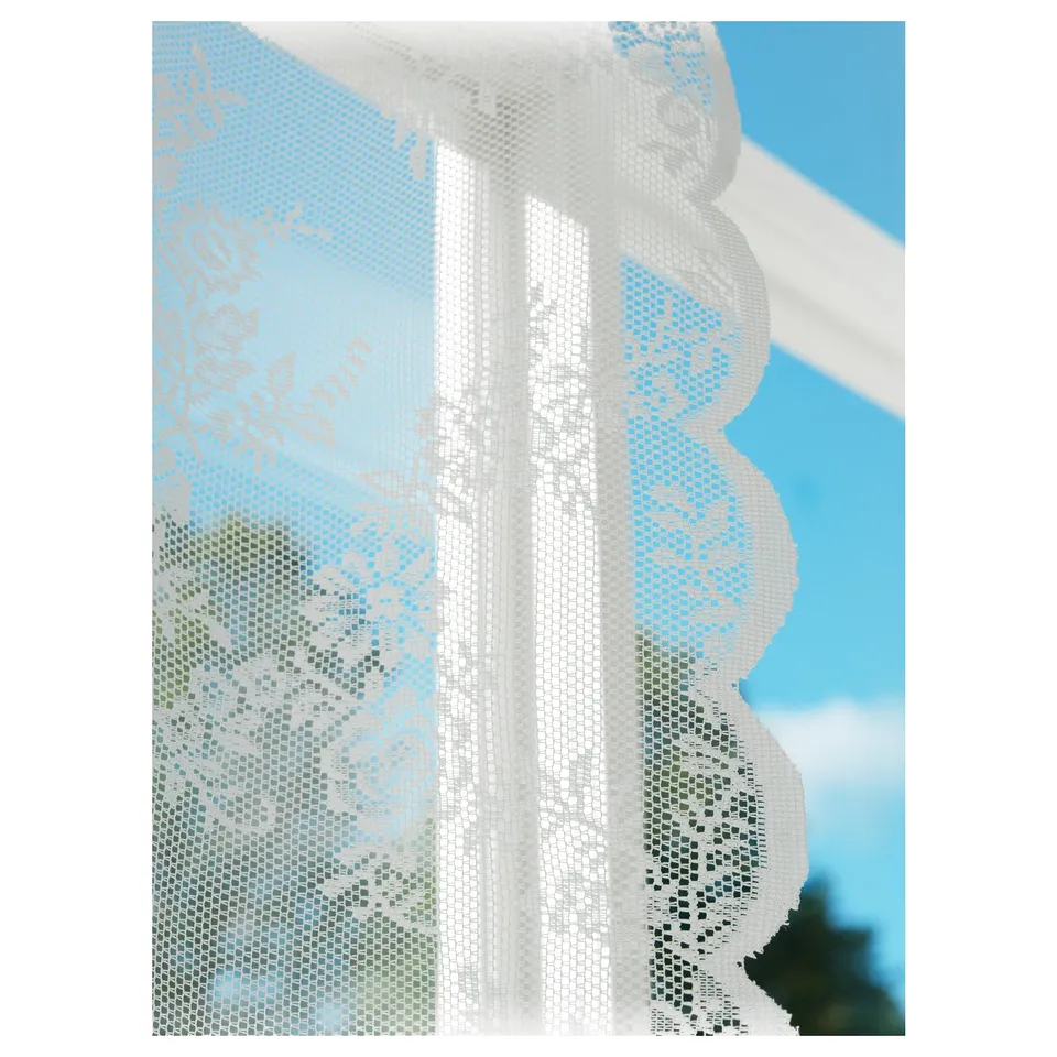 ALVINE SPETS white lace curtains with floral patterns, sheer for privacy, with scalloped edges.