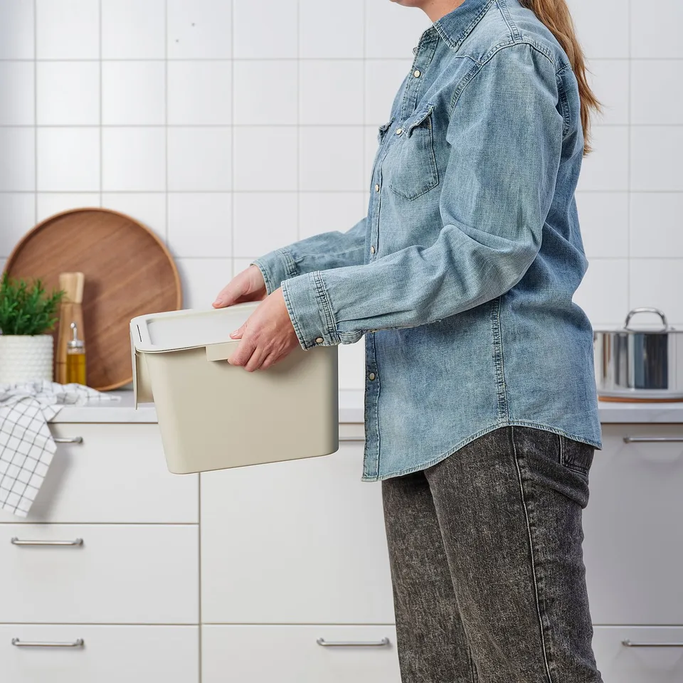 TRÖSKNING Bin with lid, light beige, 12 l