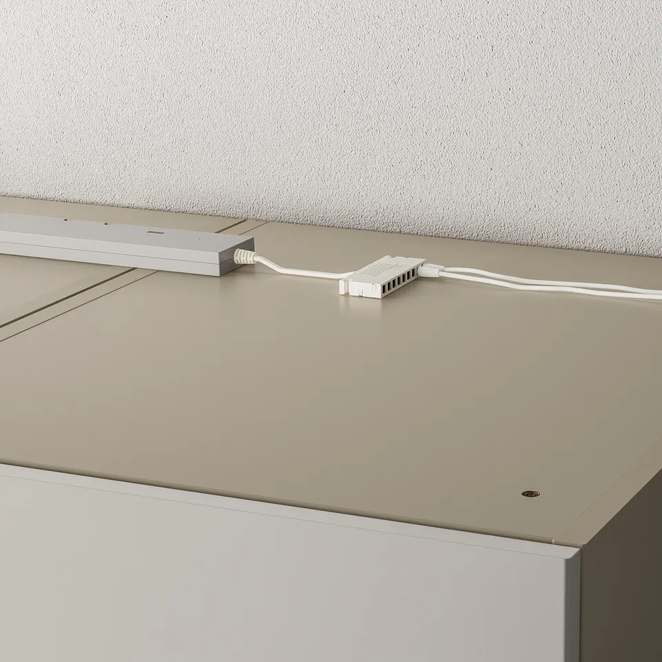 Led wardrobe light with sensor