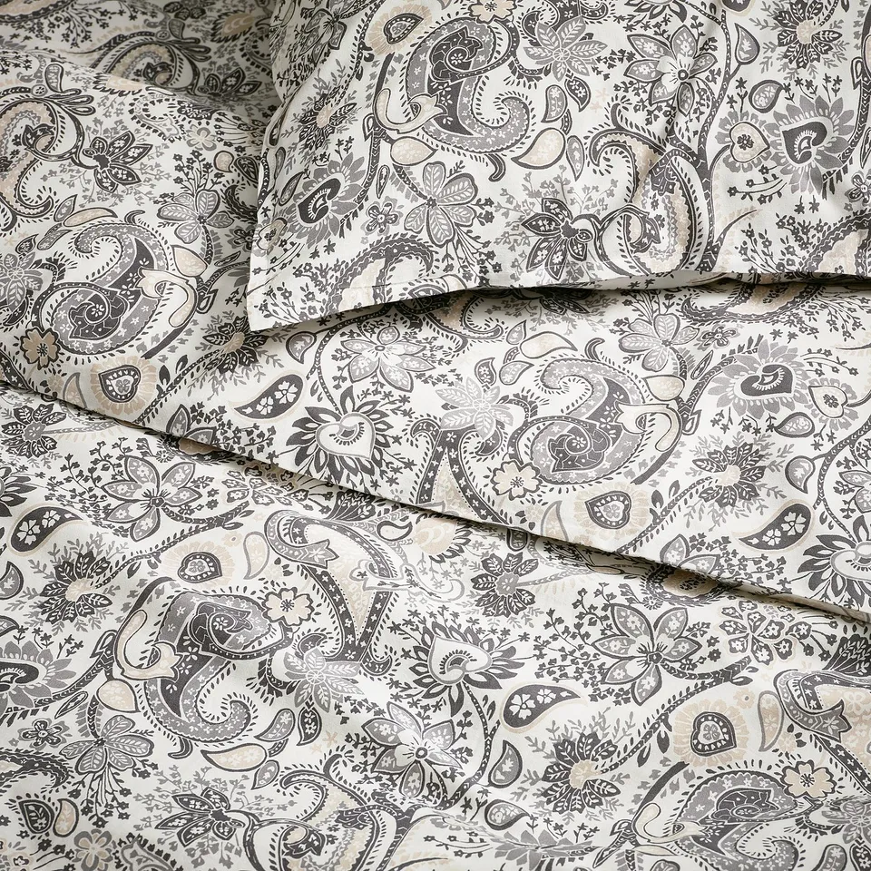 Paisley patterned bedding set with intricate designs, featuring a soft cotton and viscose blend for durability and comfort.