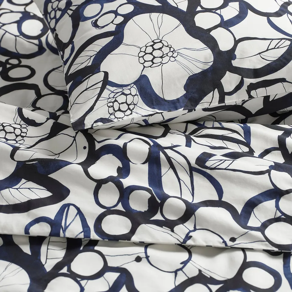 Floral duvet cover, smooth cotton/lyocell blend, vivid black/blue nature-inspired patterns.
