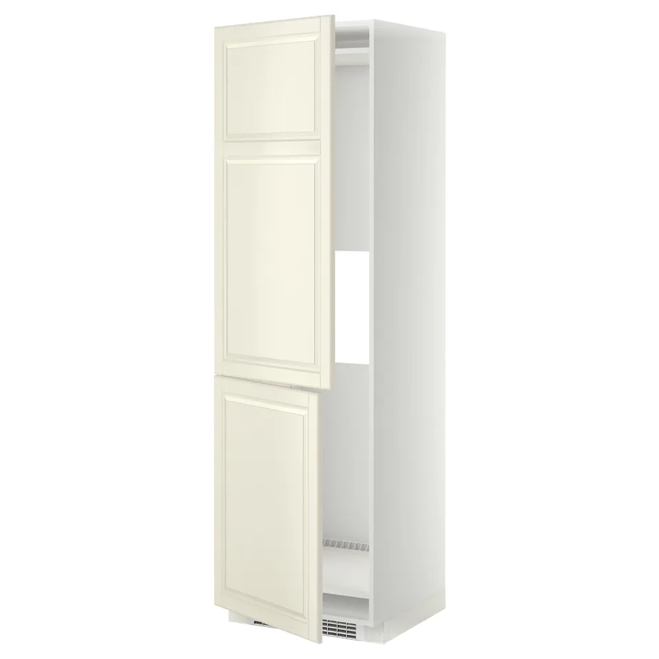 An off-white METOD kitchen cabinet. The cabinet has two doors, adjustable shelves, and a sturdy frame. It a traditional design with bevelled edges.