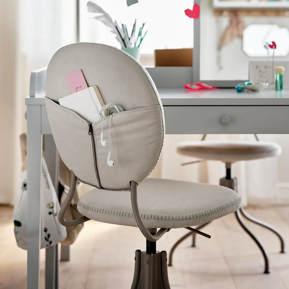 BJÖRKBERGET office chair - light grey, rounded design with swivel base and laptop pocket.