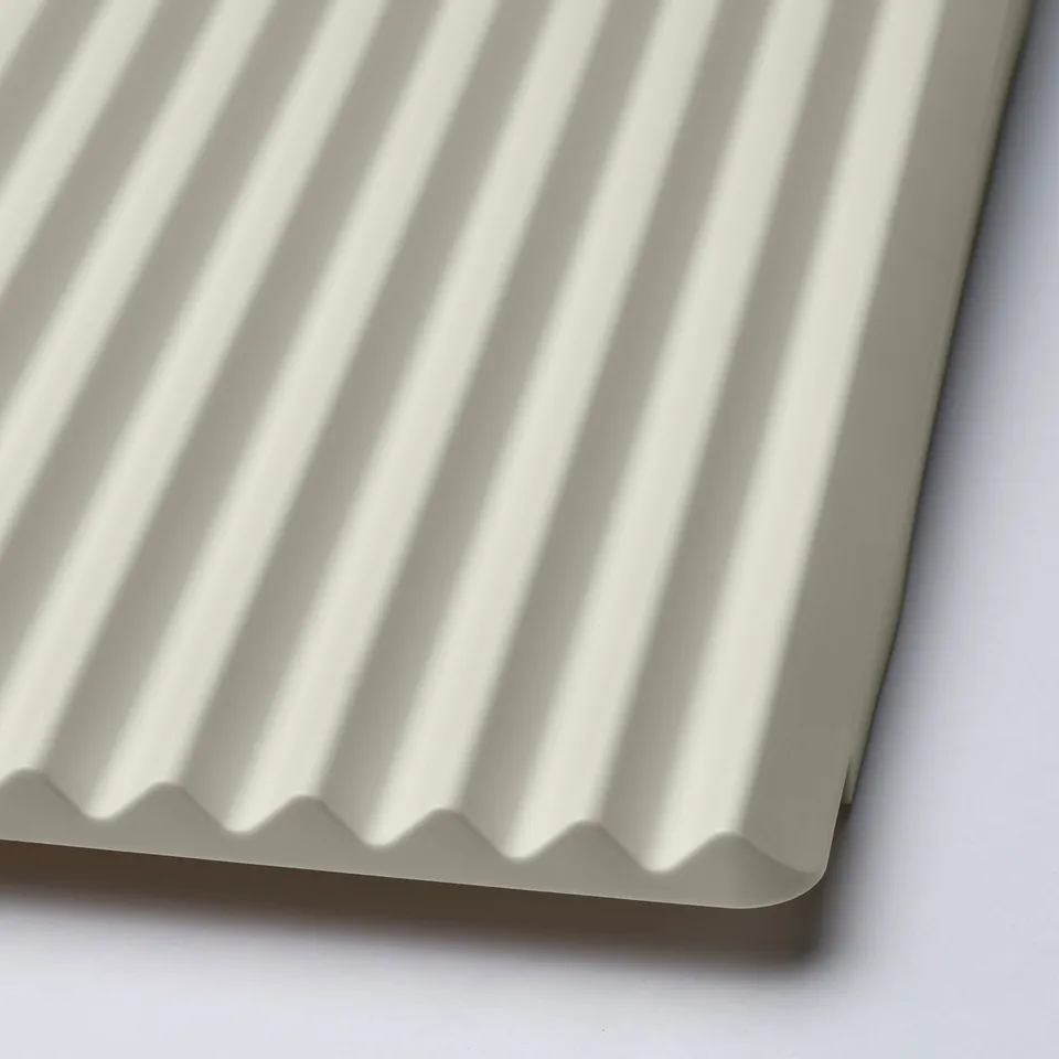 Close-up of smooth, corrugated dish drainer in light grey, showcasing its symmetrical ridges and sleek design.
