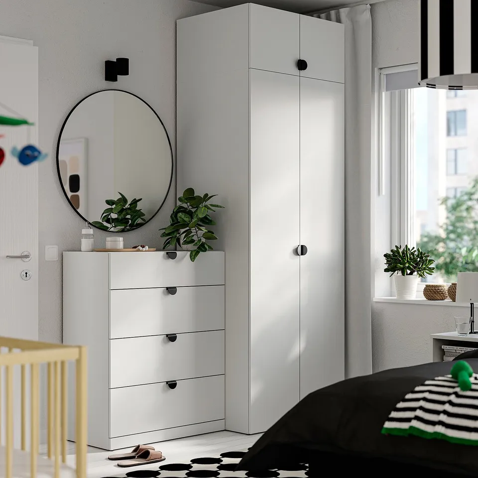 LASTARE in a room