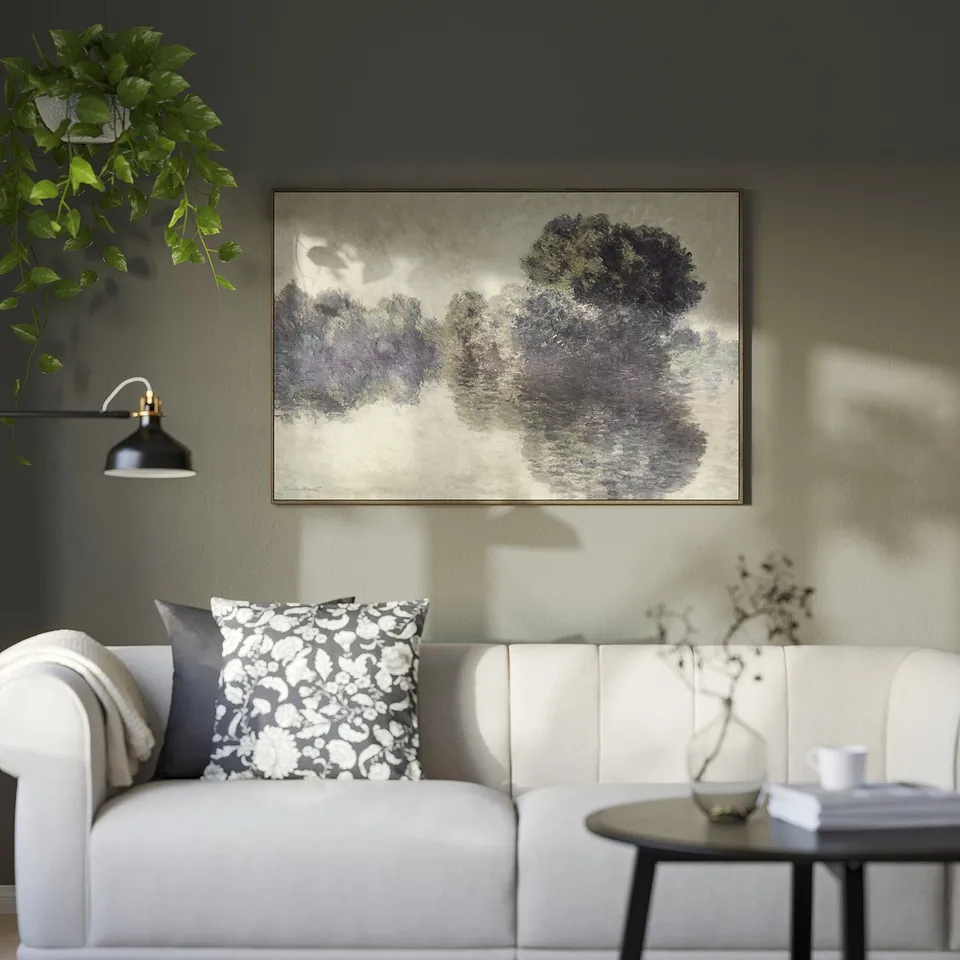 Living room with BLODFLÄDER canvas above couch.