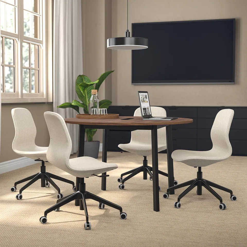 MITTZON conference table, 4 chairs, cable compartment, tv, carpet, window light.