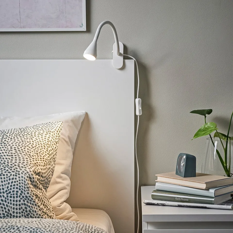 NÄVLINGE in a room