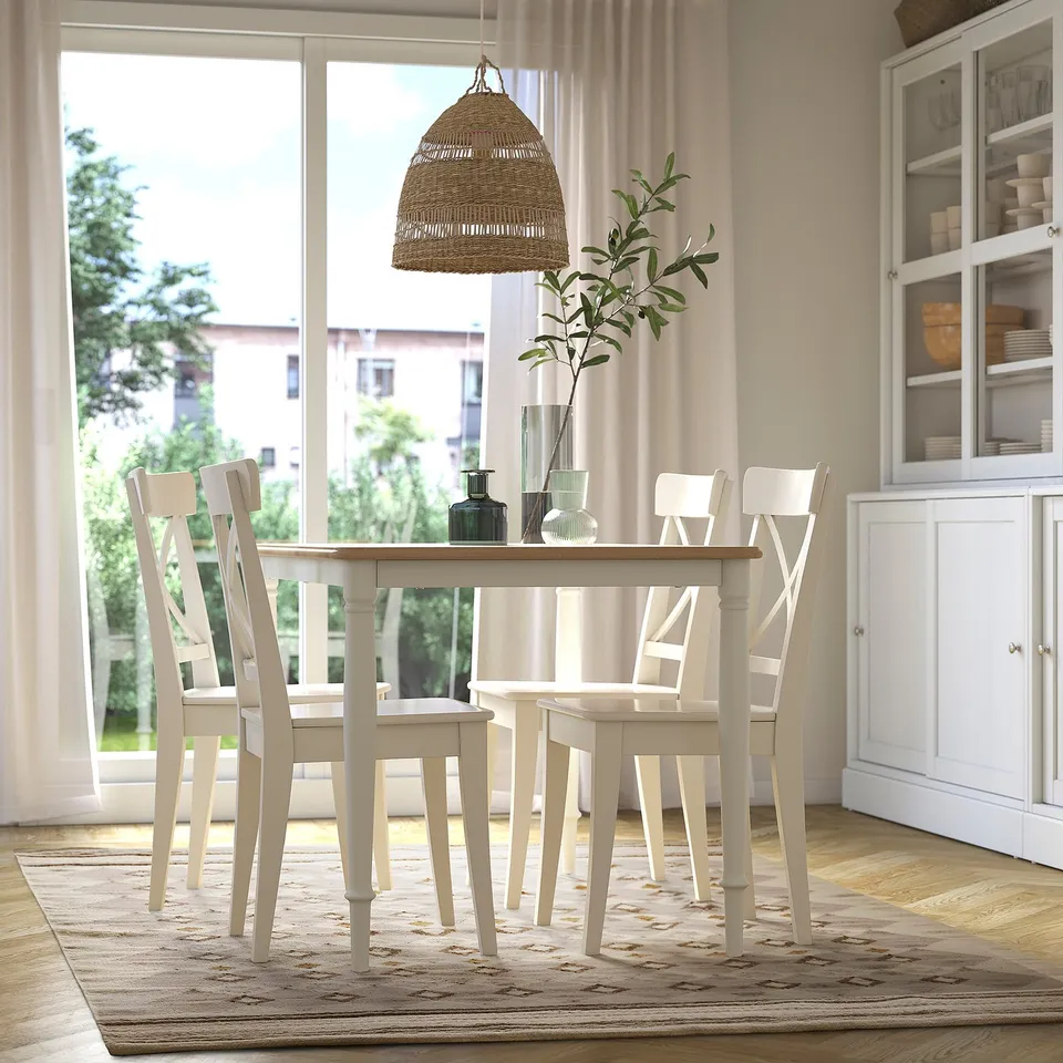 VÄGNÄT in a room