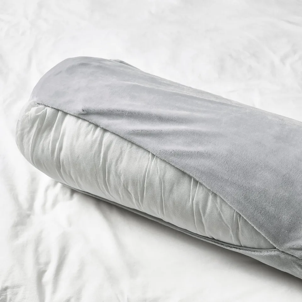 Cylindrical cushion for head, back, or knees. Perfect for reading, gaming, or relaxing. Zippered, washable, recycled polyester cover.