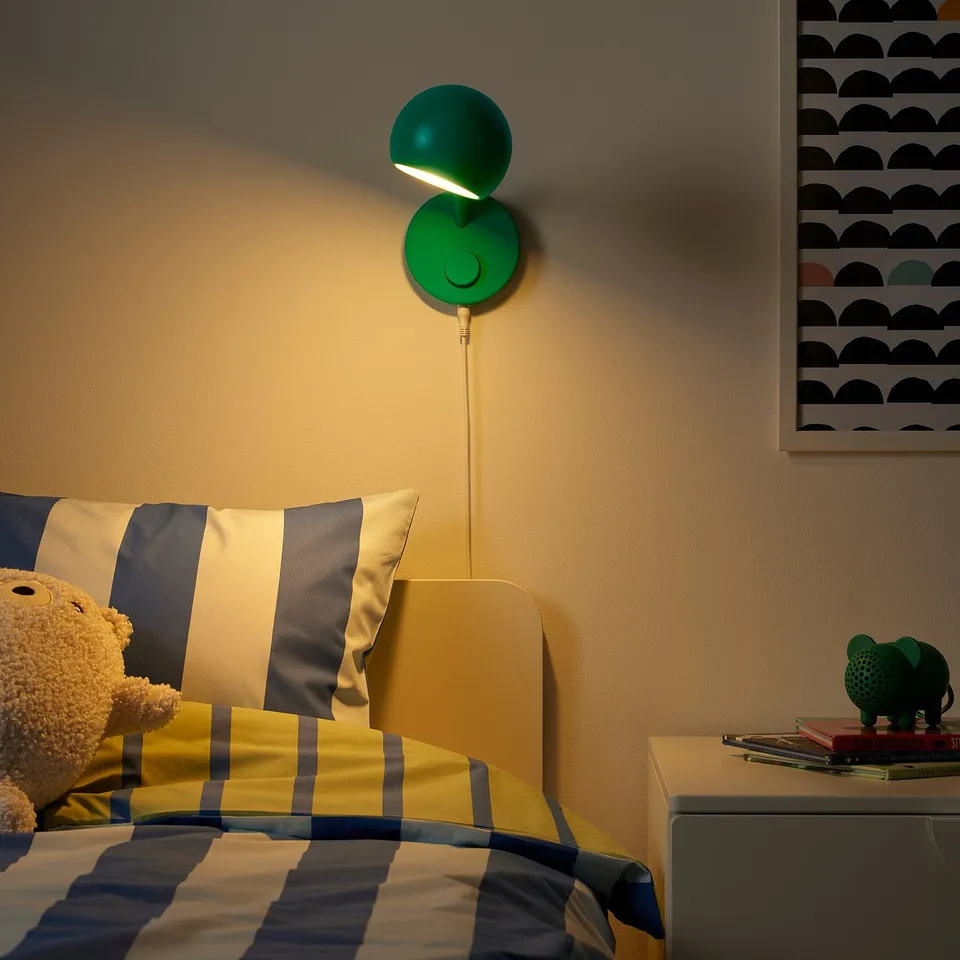 KORVSNÖRE in a room