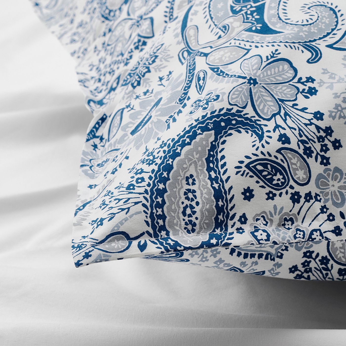 Elaborate paisley pillowcase, eucalyptus & white, fine sheen, soft cotton-viscose blend.