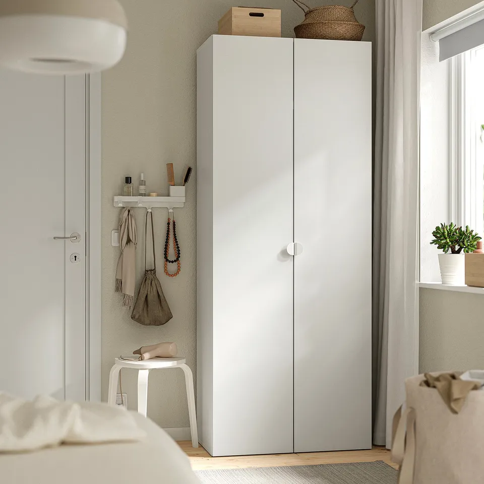LASTARE in a room