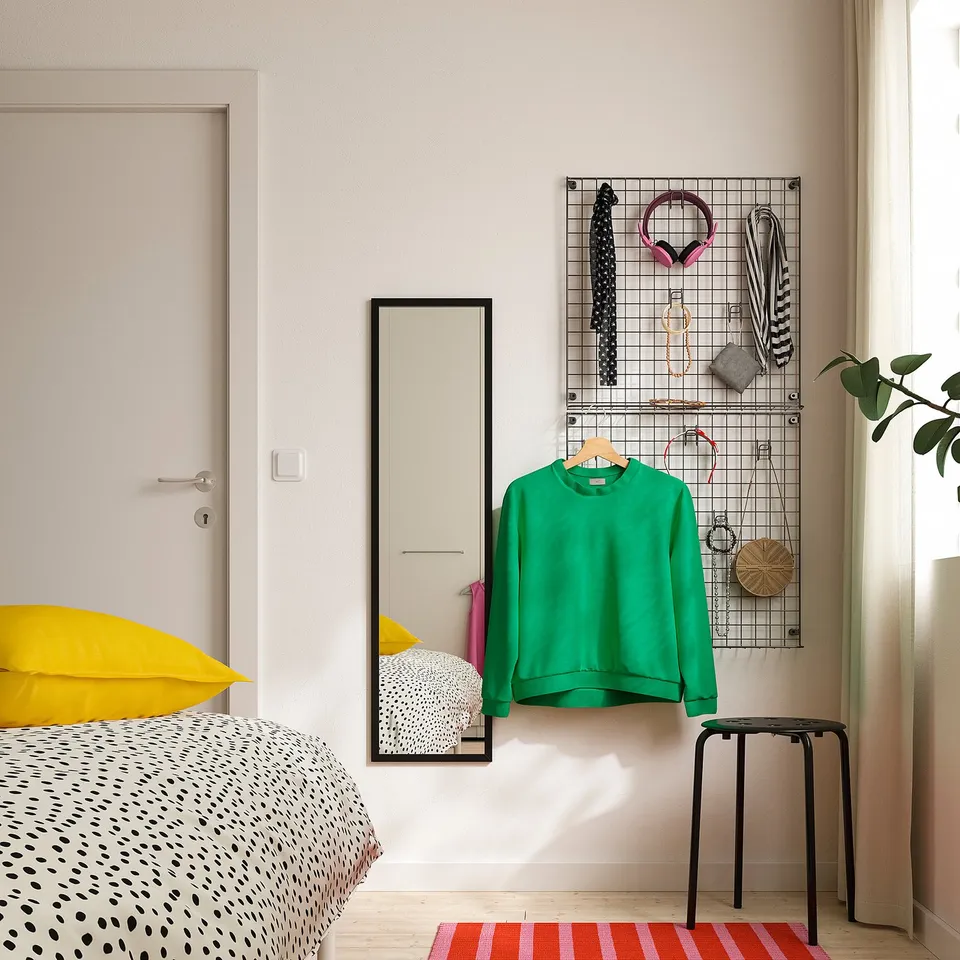 GREJIG in a room