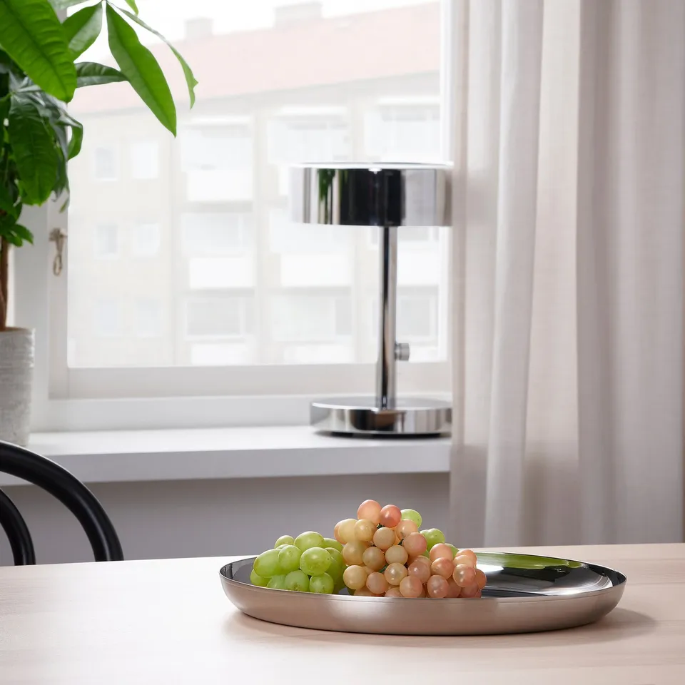TUVHÄTTA in a room