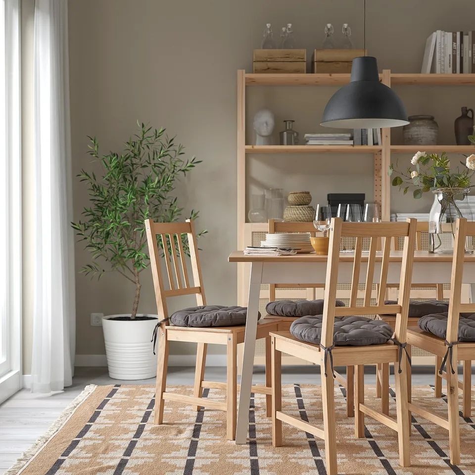 VIPPÄRT in a room