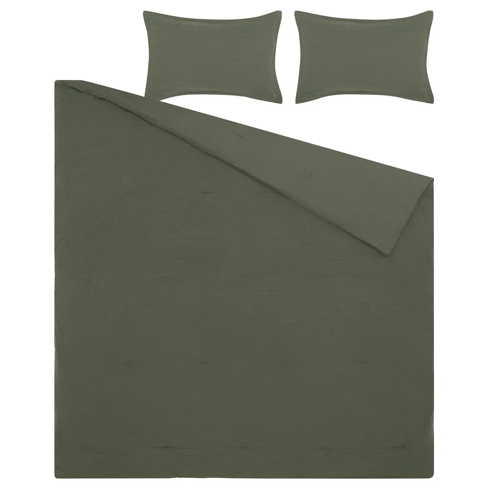 LUKTVICKER green bedding set with cotton comforter and pillow shams.
