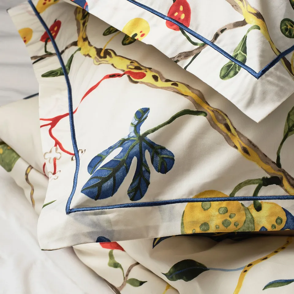 Stylish bedding with hand-drawn florals on crisp cotton-lyocell.
