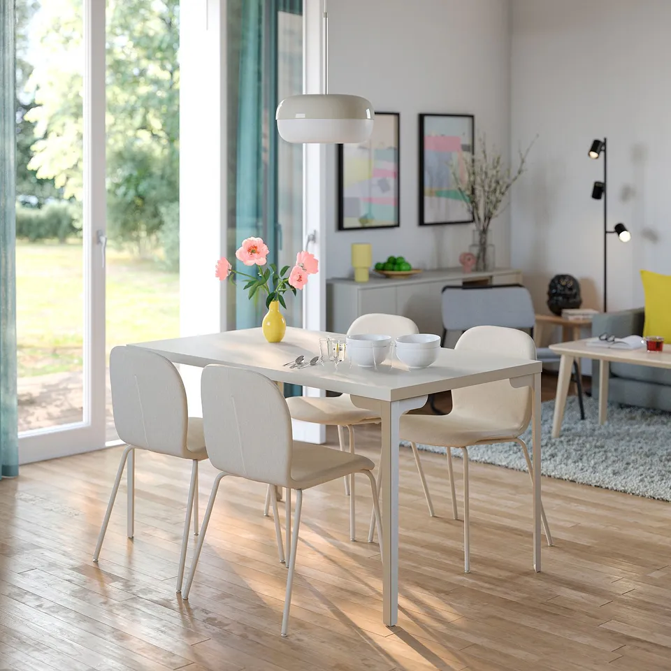 SKÅLSTA in a room