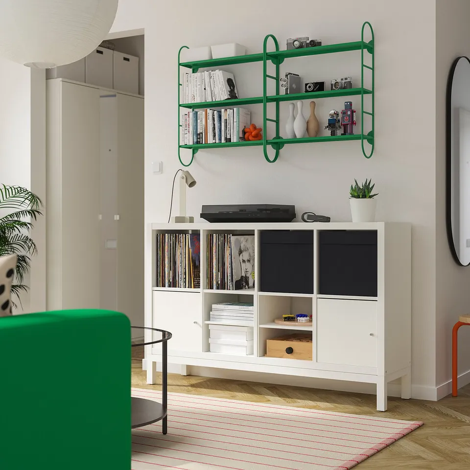 FÄRGSÄTTARE in a room