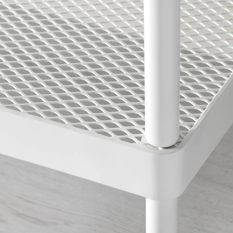 Close-up of durable, white metal shelf showing intricate mesh pattern and sturdy connexion.