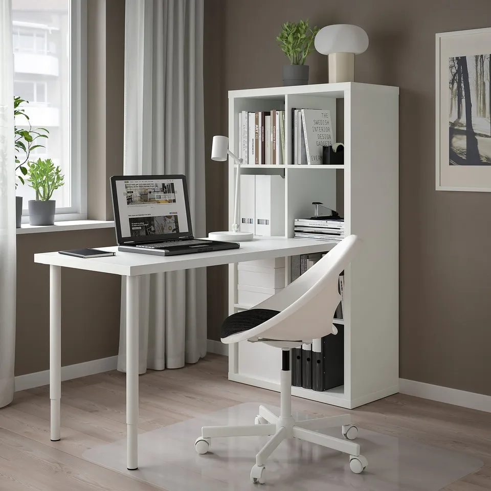 INLÄGG in a room