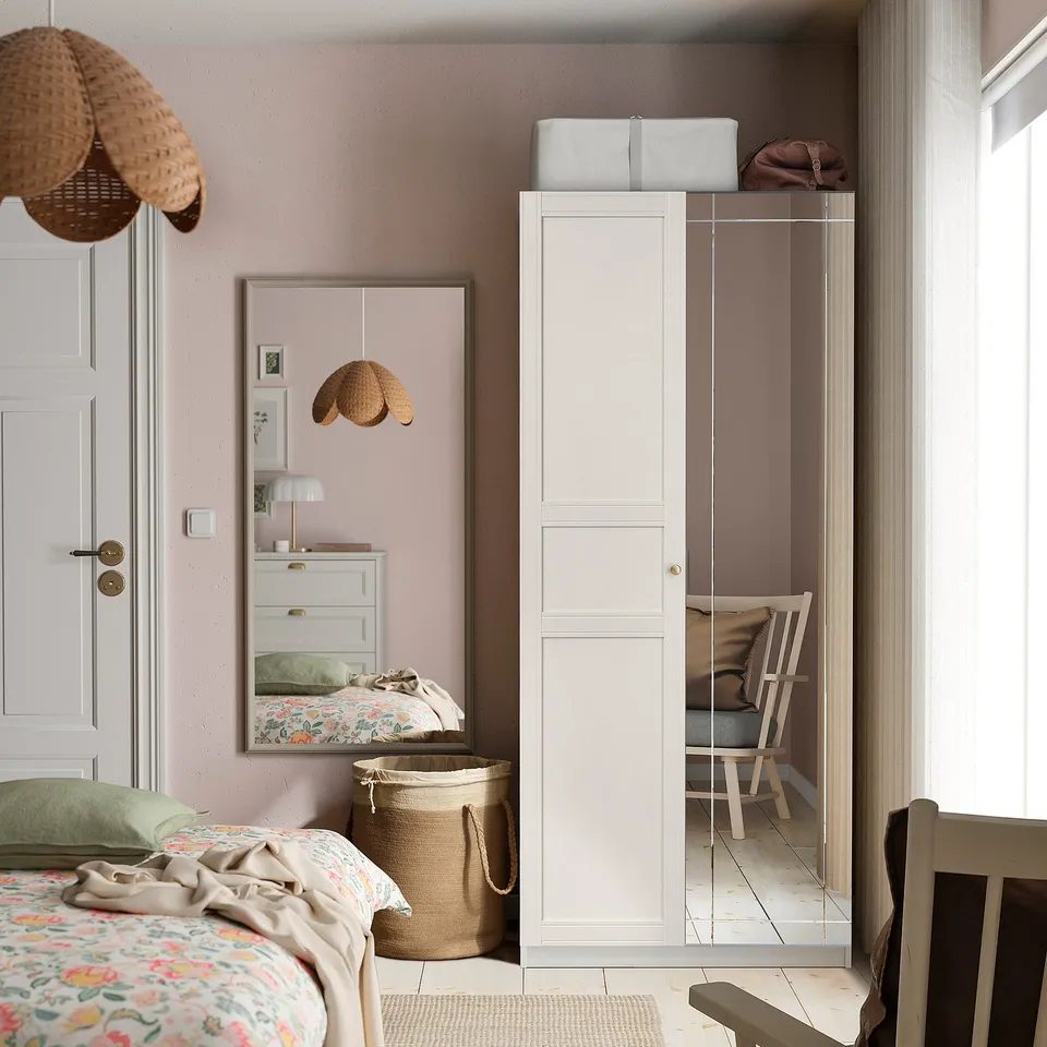 PAX / KAMMARTORP/FLISBERGET in a room