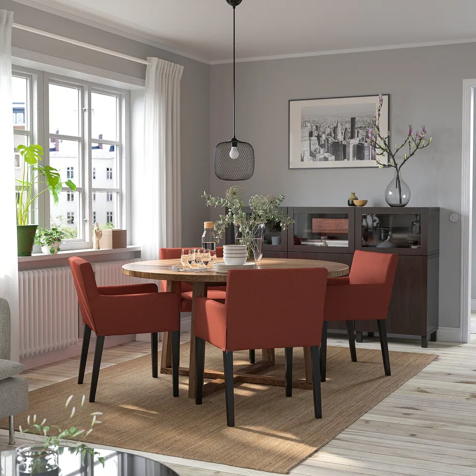 MÅRENÄS in a room
