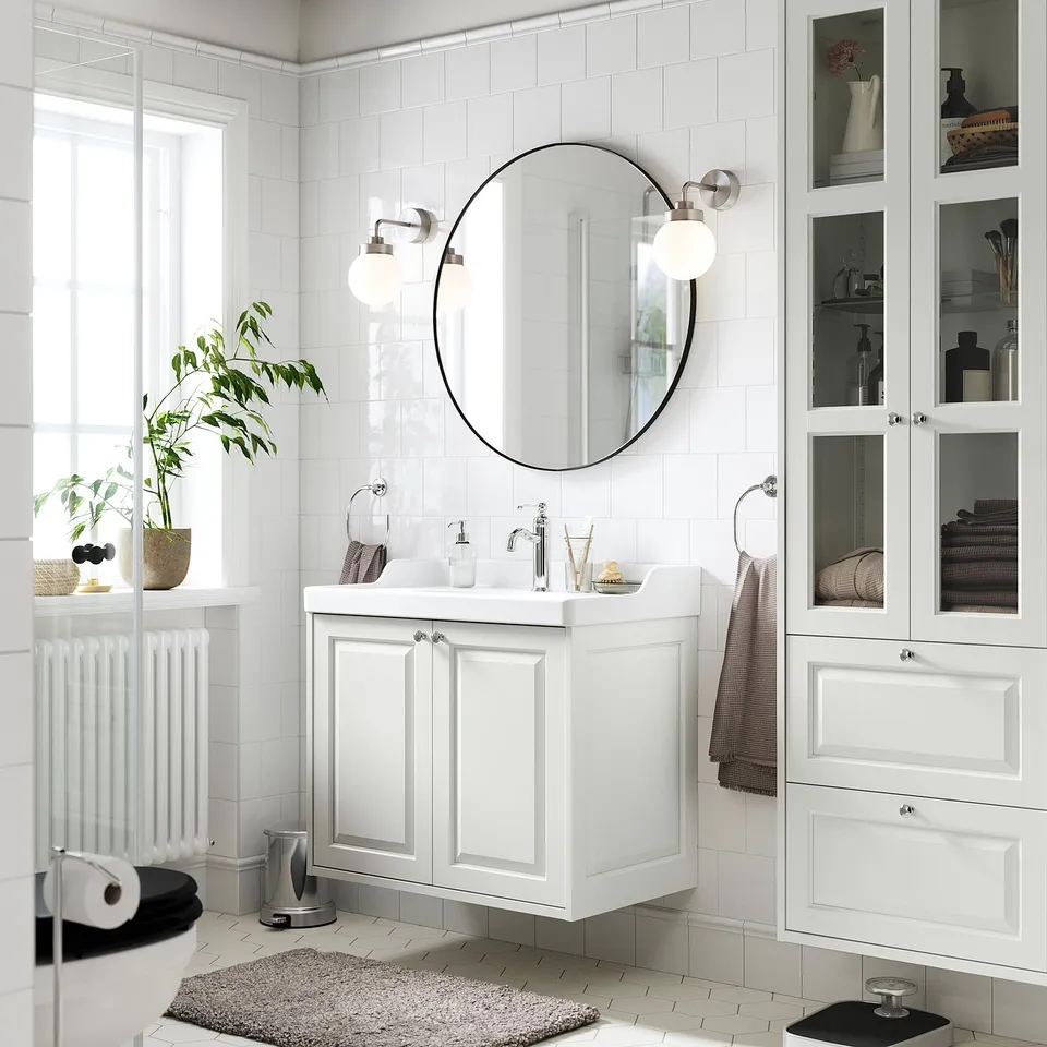 TÄNNFORSEN / RUTSJÖN in a room