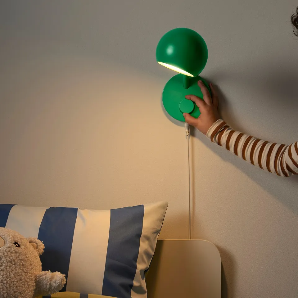 KORVSNÖRE LED wall lamp, dimmable/green