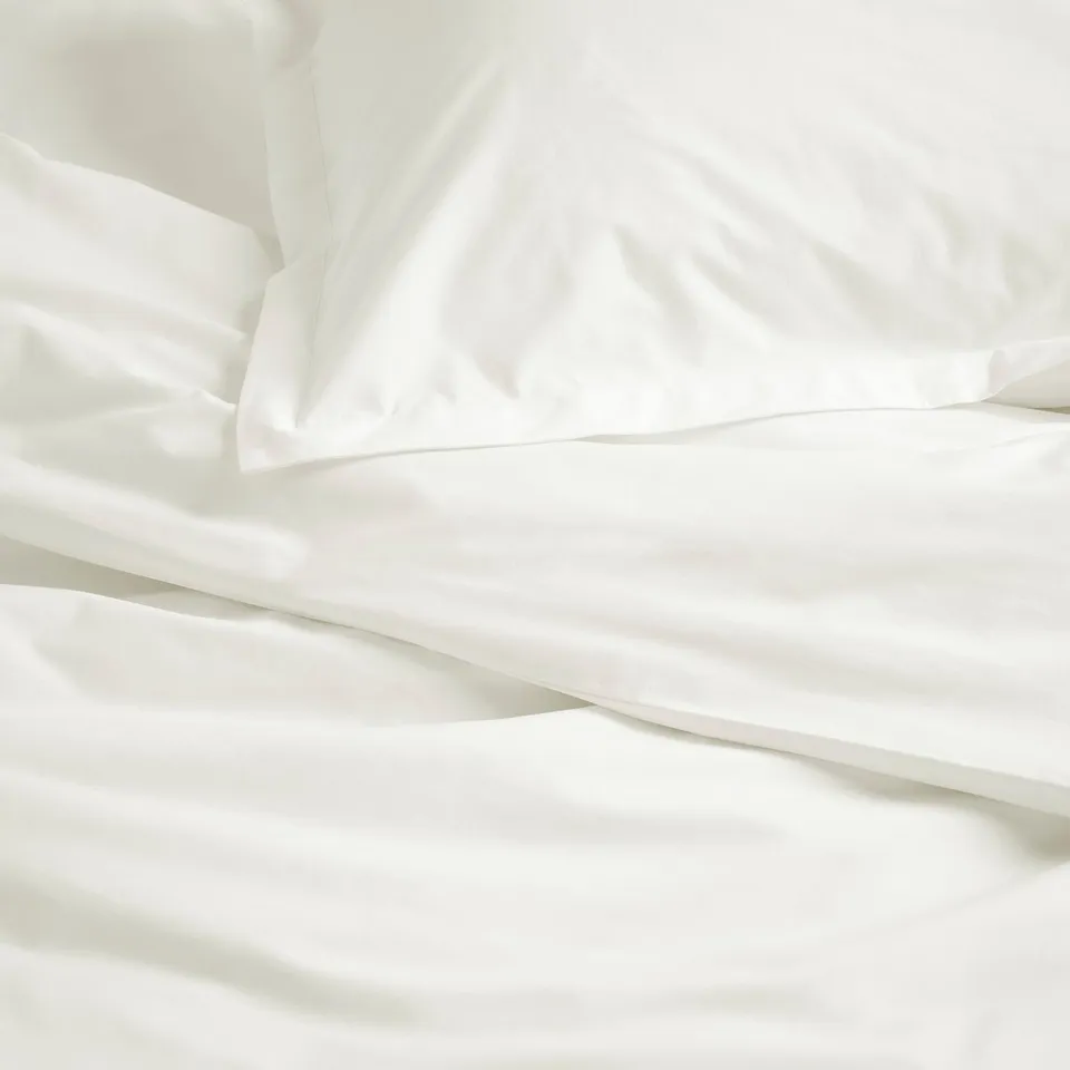 White percale duvet with button closure, cotton feel.