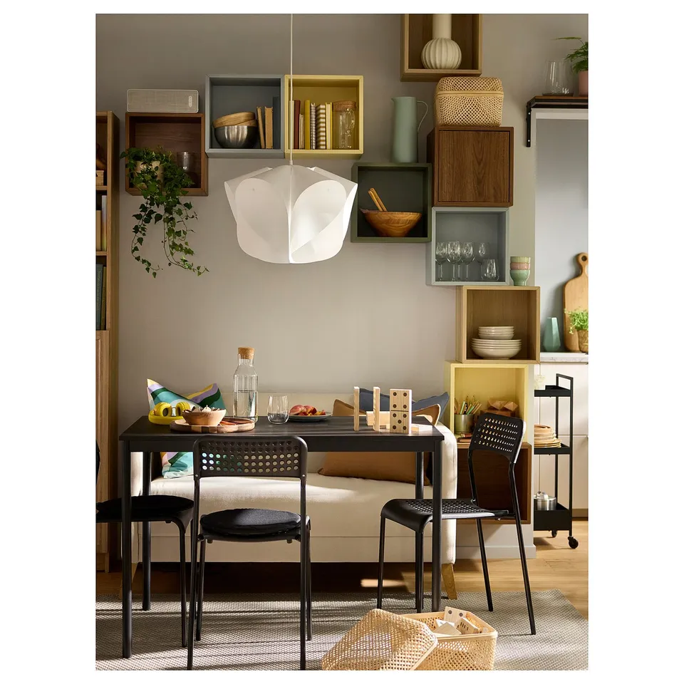 BÄCKNATE in a room