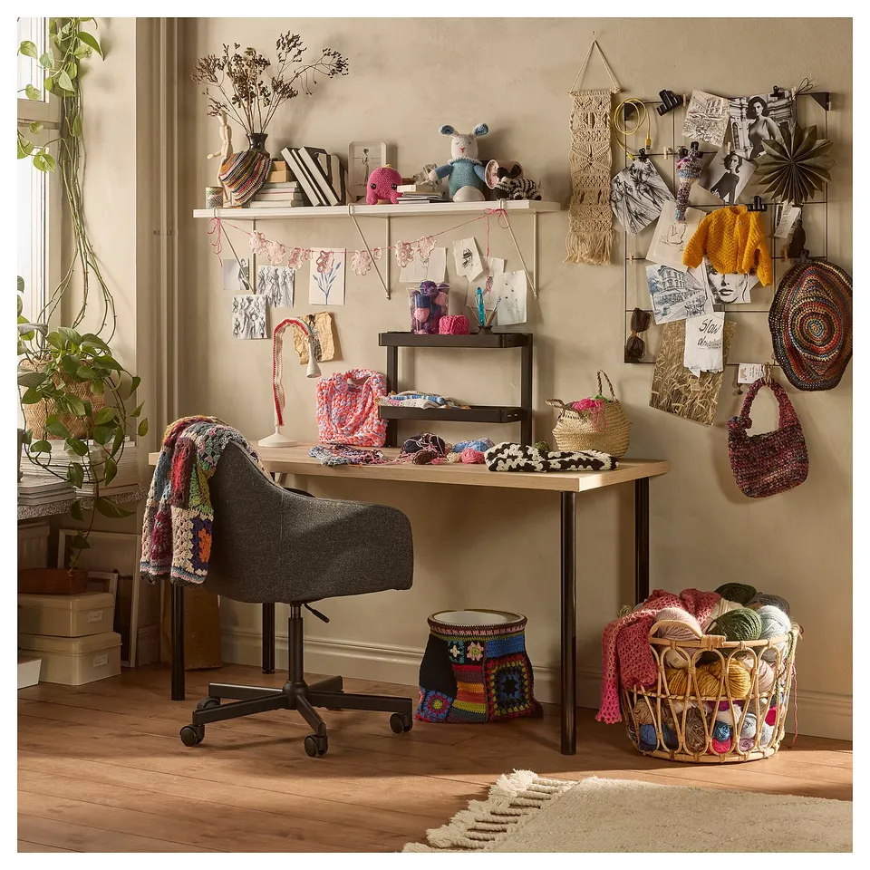 LAGKAPTEN / ADILS in a room