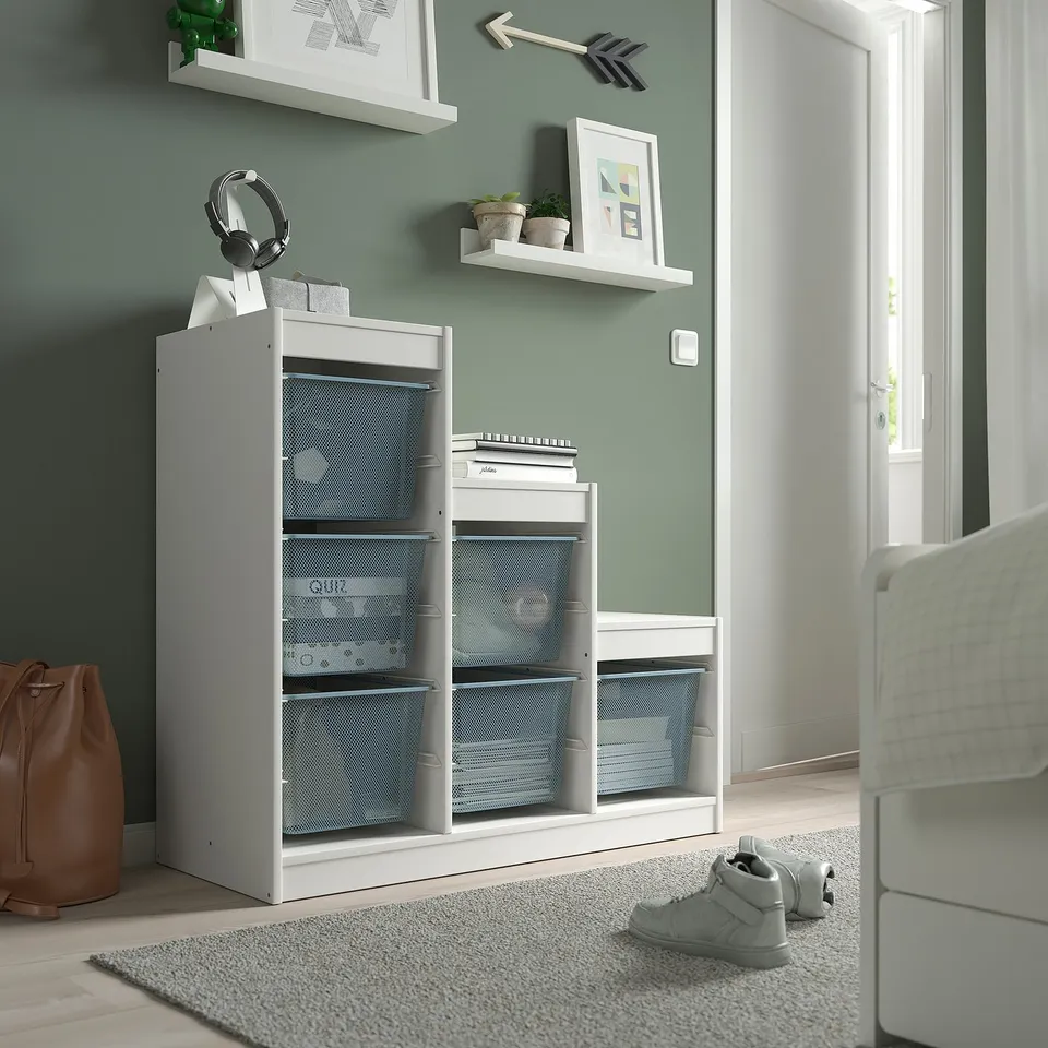 Multifunctional TROFAST storage unit in white, ideal for organising items. Mesh and solid shelves, suited to various spaces.