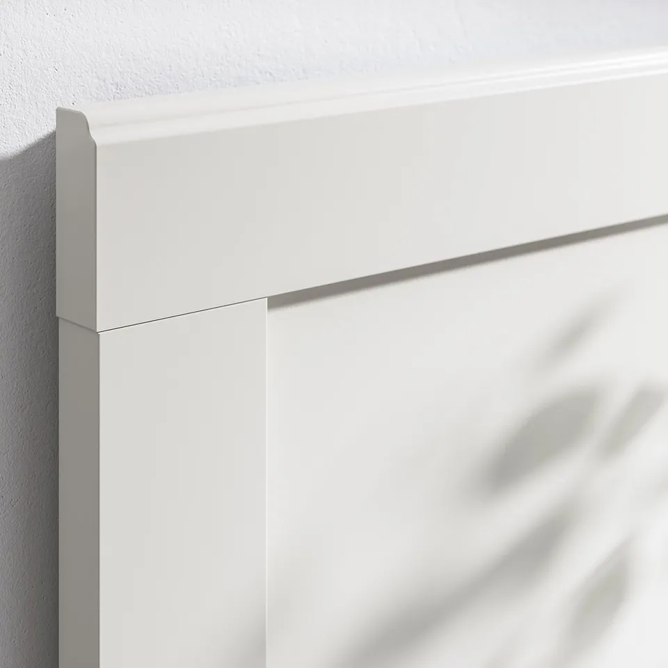 Clean, crisp close-up of a white, high-quality guitar frame corner, showcasing sleek design and smooth finish.
