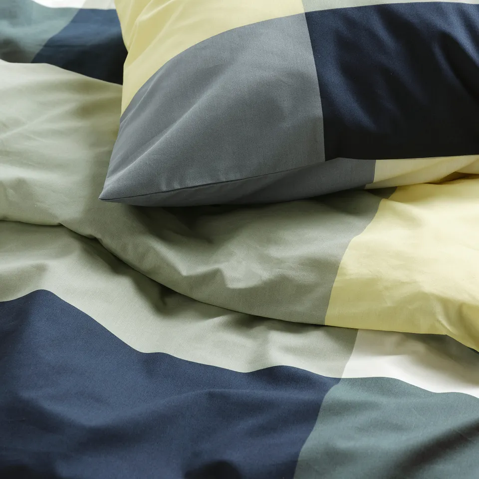 part: BRUNKRISSLA duvet cover and 2 pillowcases