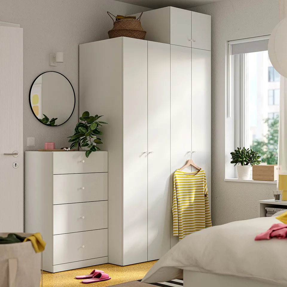 LASTARE in a room