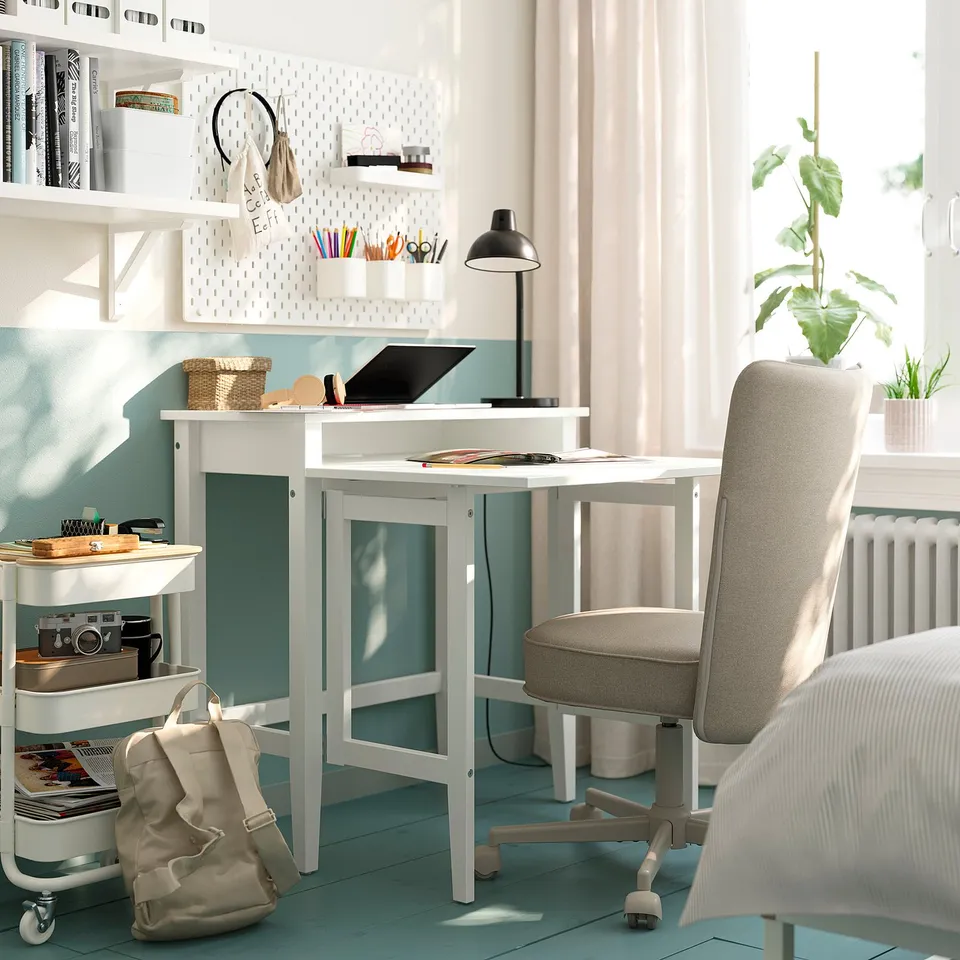 GULLABERG in a room