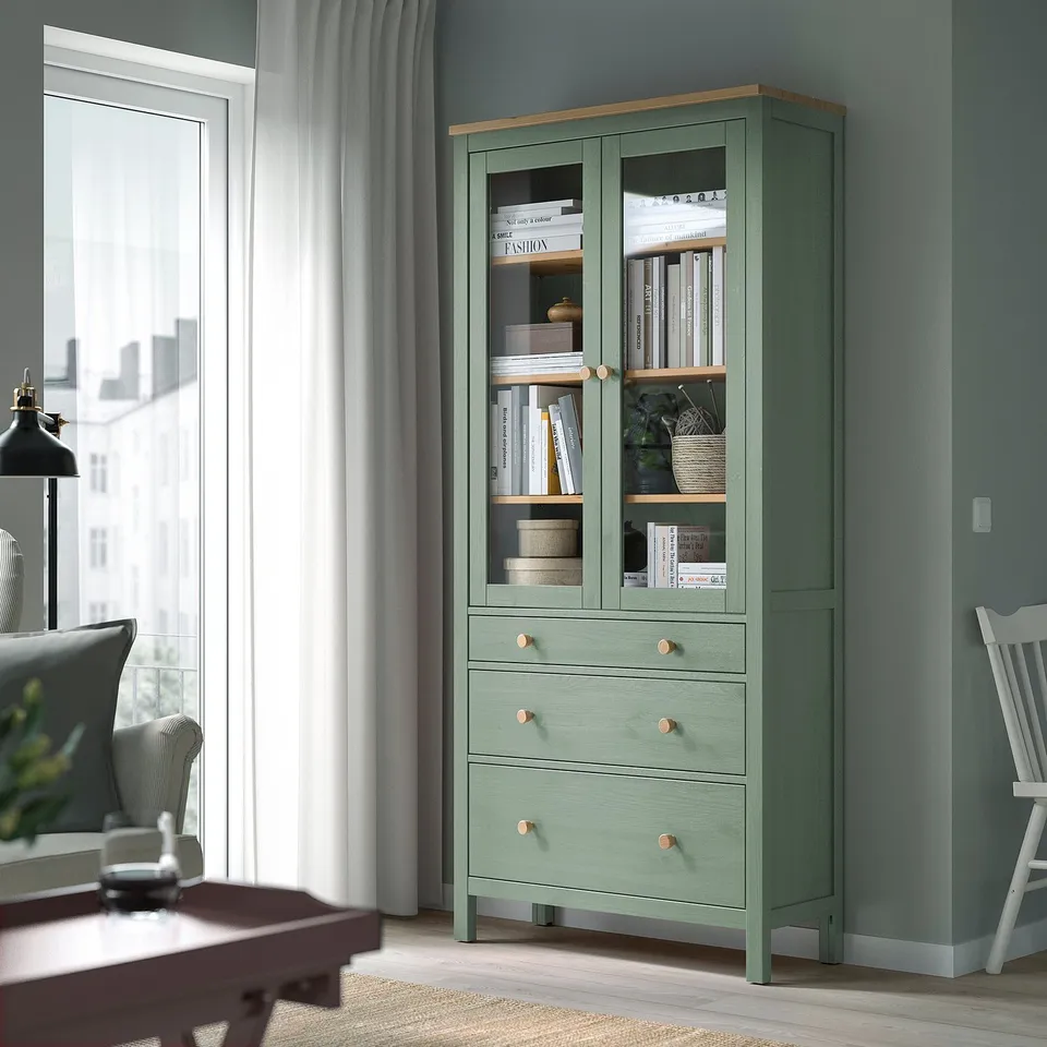 HEMNES in a room