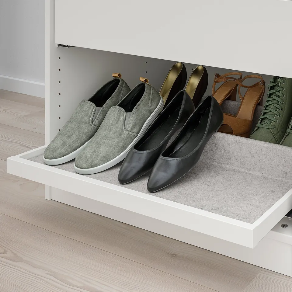 Shelf with felt liner holds trainers, heels, sandals; pull-out tray organises.