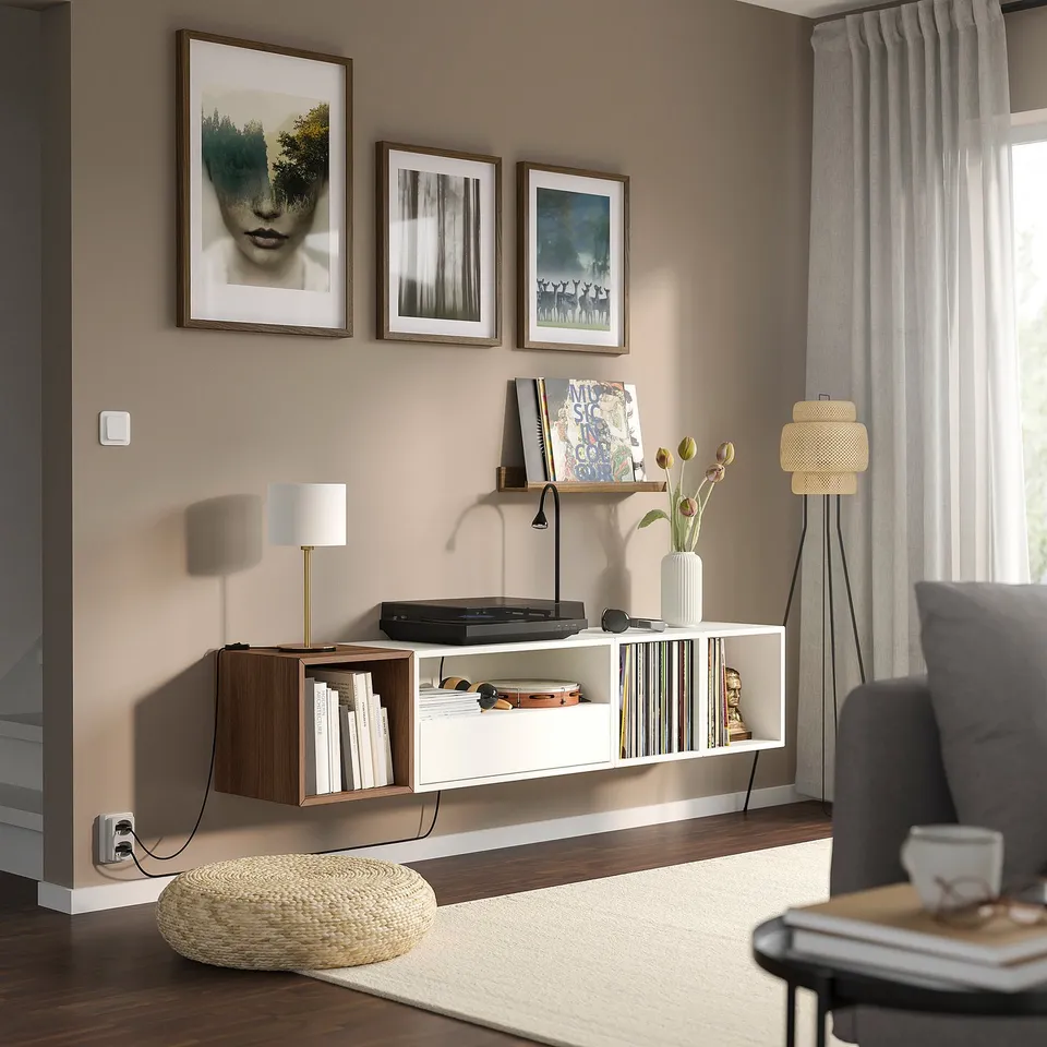 EKET in a room