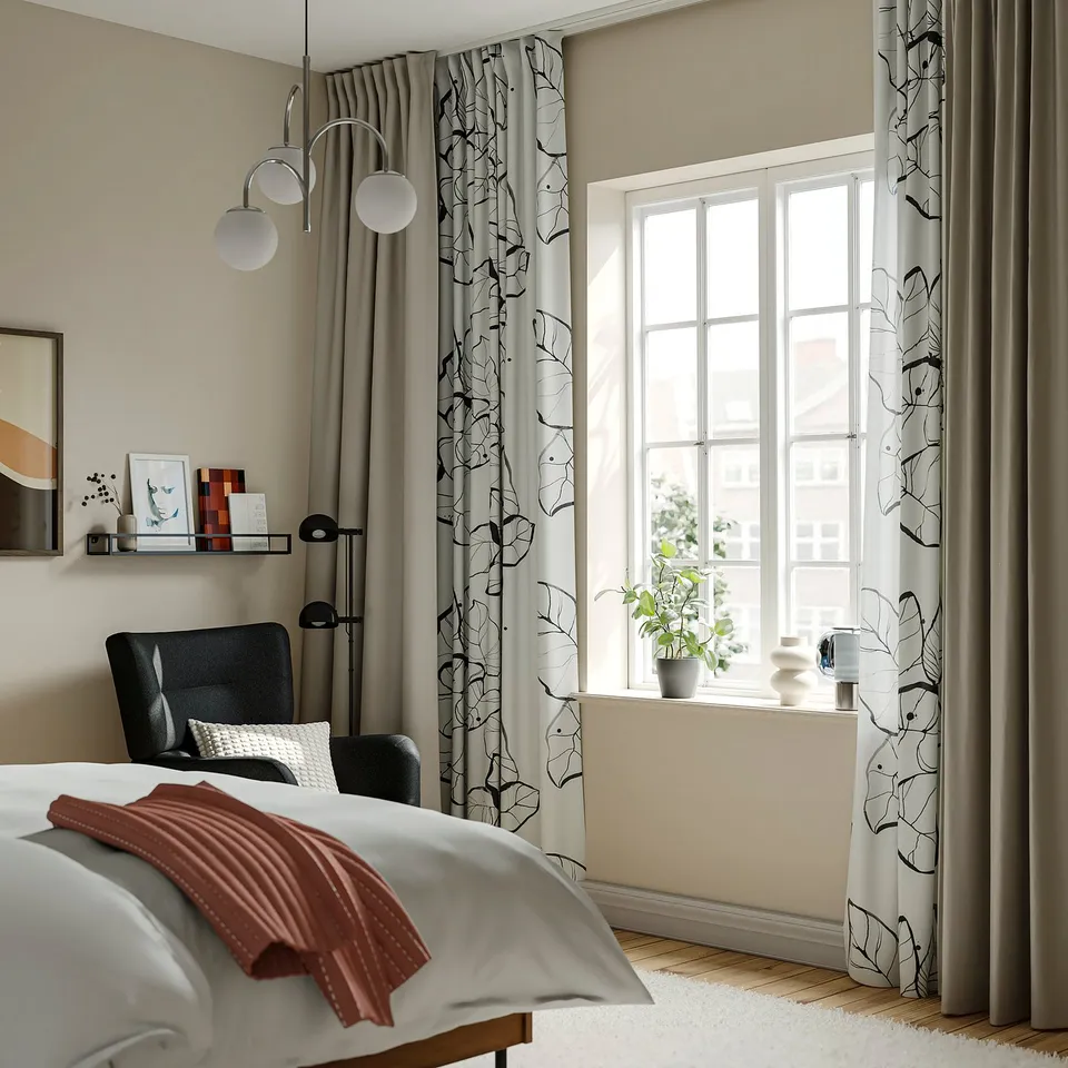 PELARKÖRSBÄR in a room