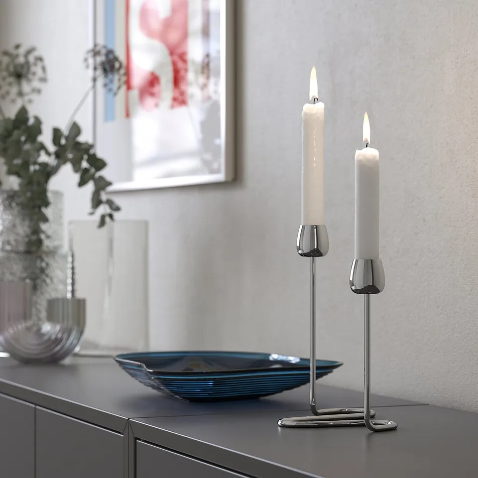SILVERPÄRON in a room