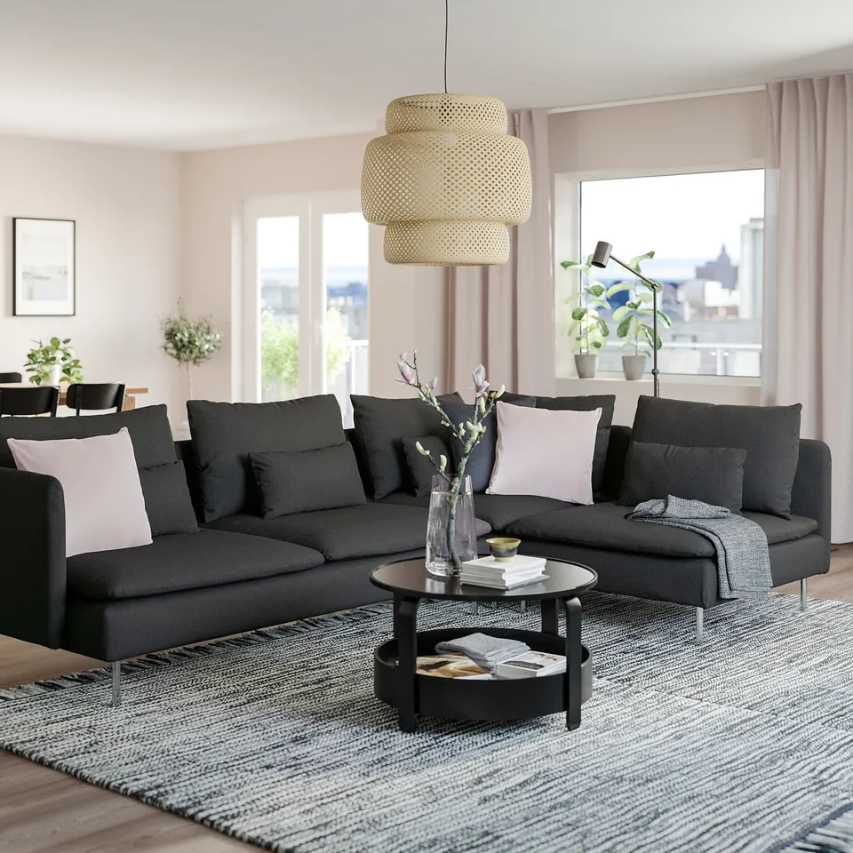 SÖDERHAMN in a room