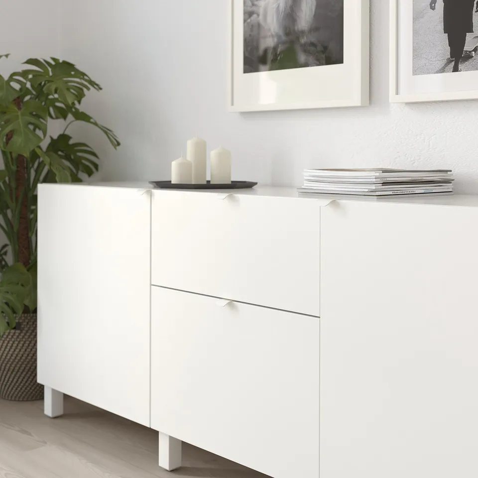 White cabinet with modern handles, displaying candles and magazines. Supports door thickness 16-19 mm.