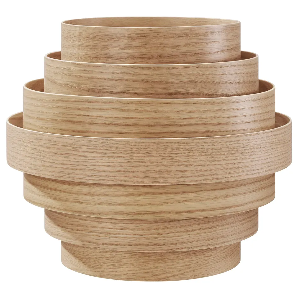 The DYKARKLOCKA lamp stacked oak veneer rings in a soft, natural tone, creating a modern, circular design. Ideal for ambient lighting.