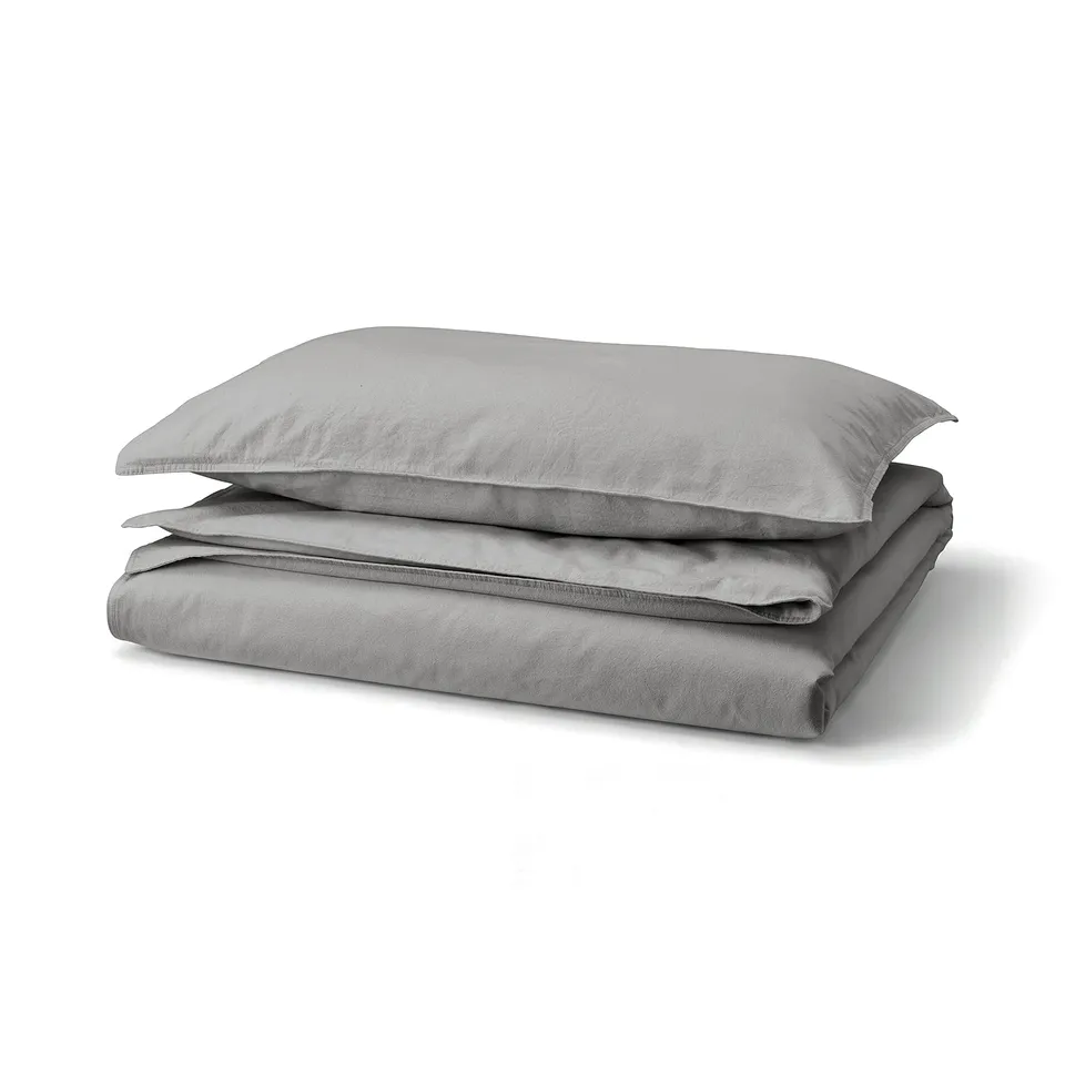 Soft grey ÄNGSLILJA linen set, featuring recycled cotton in a relaxed tucked style.